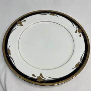 Narumi Oscar de la Renta AF003 24 Karat Black Bone China Dinner Plate